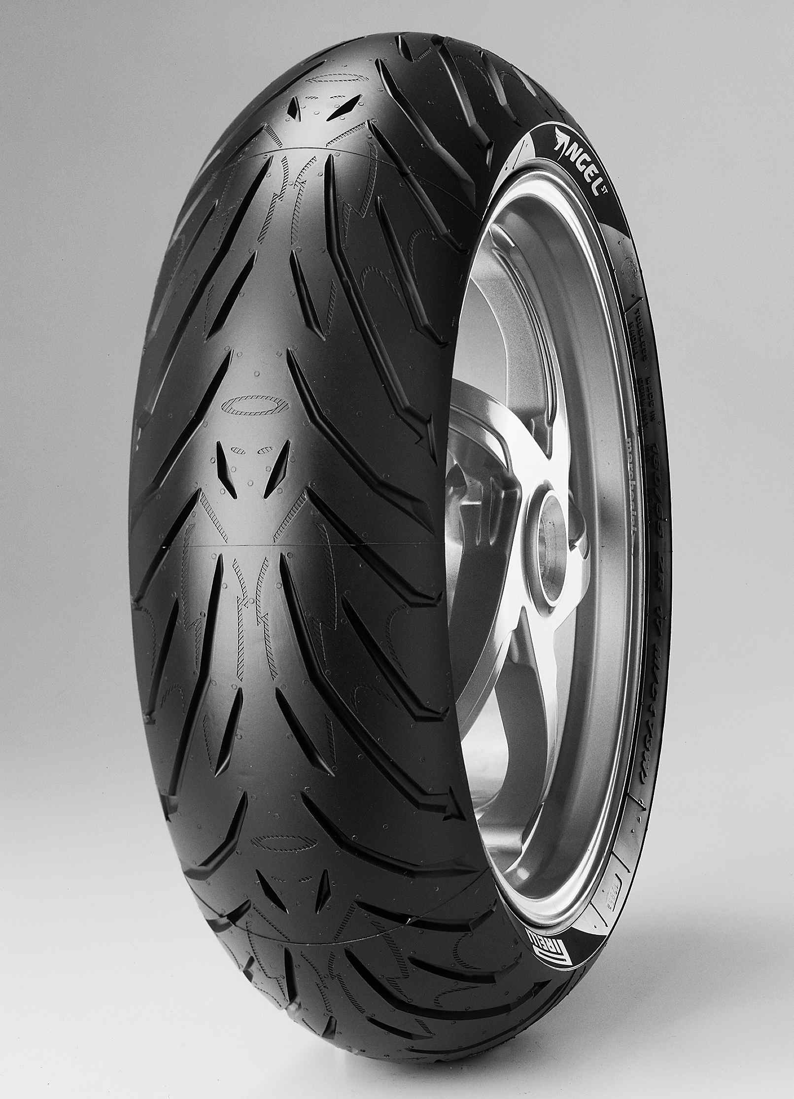 Pirelli  ANGEL ST 180/55ZR17 73W TL